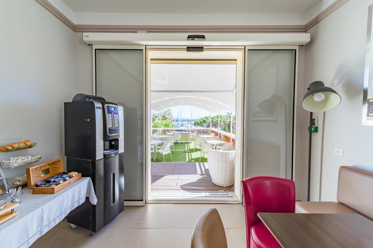Hotel Le Rabelais Le Lavandou Exteriér fotografie